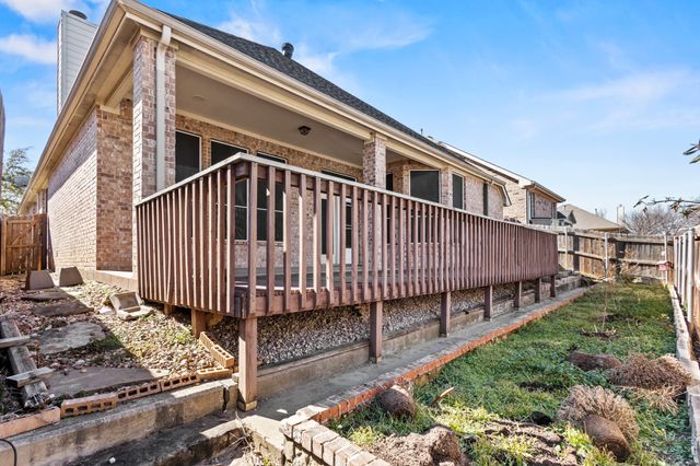 311 Park Crest Avenue, Euless, TX 76039