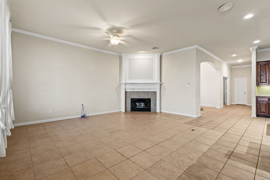 311 Park Crest Avenue, Euless, TX 76039