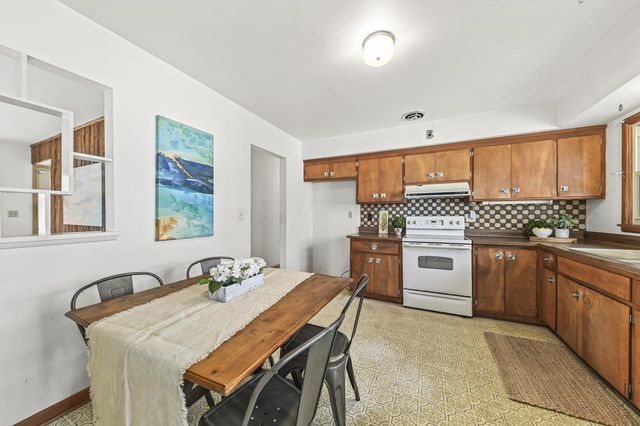 8112 W Daphne STREET, Milwaukee, WI 53223