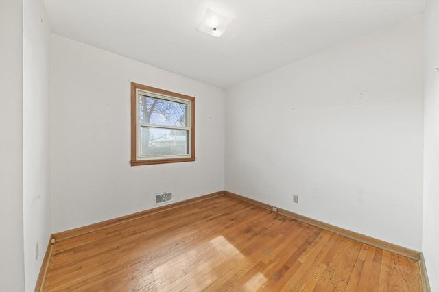 8112 W Daphne STREET, Milwaukee, WI 53223