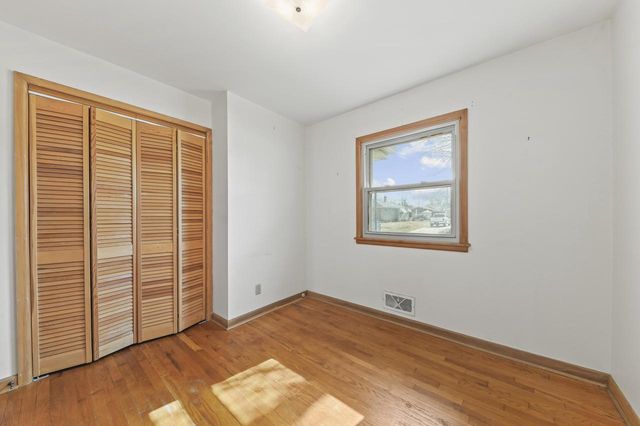 8112 W Daphne STREET, Milwaukee, WI 53223