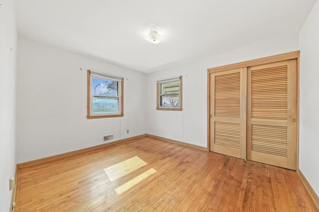 8112 W Daphne STREET, Milwaukee, WI 53223