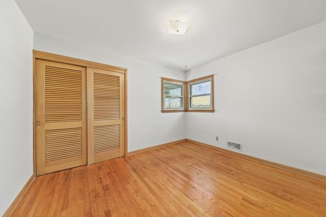 8112 W Daphne STREET, Milwaukee, WI 53223