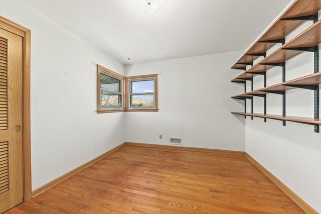 8112 W Daphne STREET, Milwaukee, WI 53223