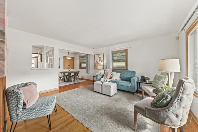 8112 W Daphne STREET, Milwaukee, WI 53223