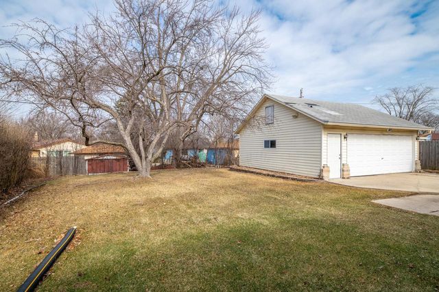 8112 W Daphne STREET, Milwaukee, WI 53223