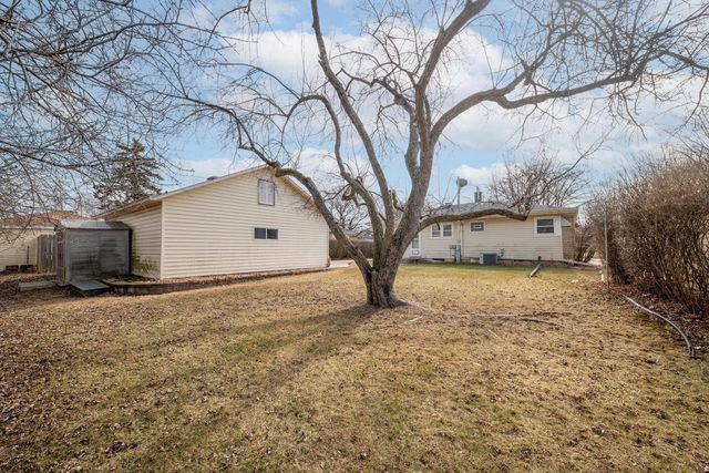 8112 W Daphne STREET, Milwaukee, WI 53223