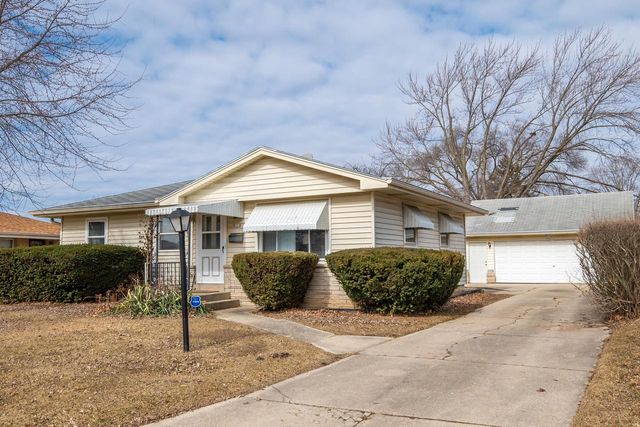 8112 W Daphne STREET, Milwaukee, WI 53223