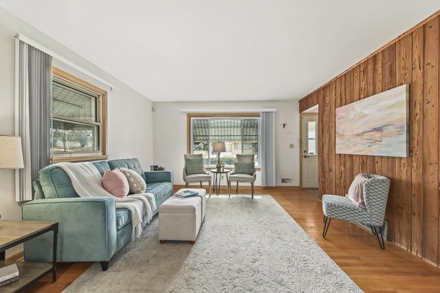 8112 W Daphne STREET, Milwaukee, WI 53223