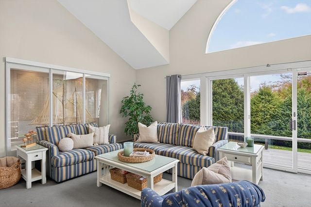 15 Hedge Lane, Falmouth, MA 02540
