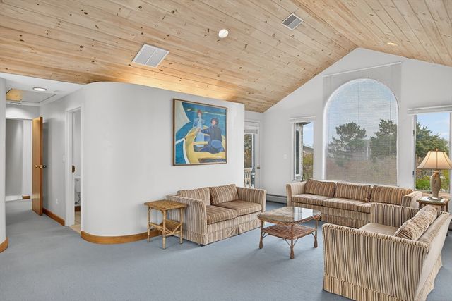 15 Hedge Lane, Falmouth, MA 02540