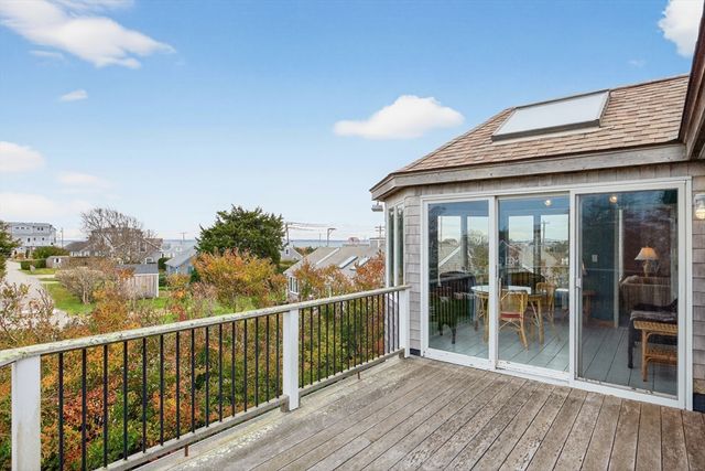 15 Hedge Lane, Falmouth, MA 02540