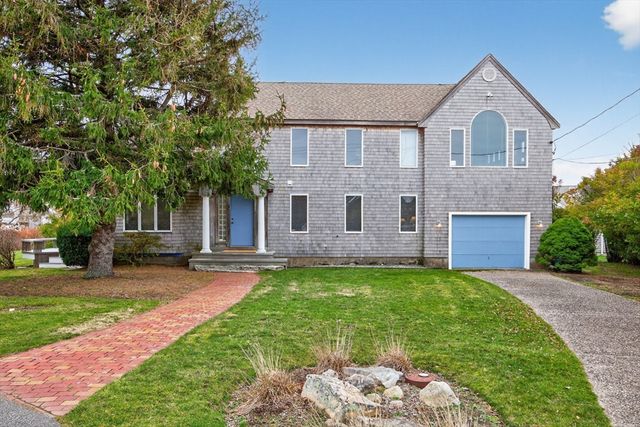 15 Hedge Lane, Falmouth, MA 02540
