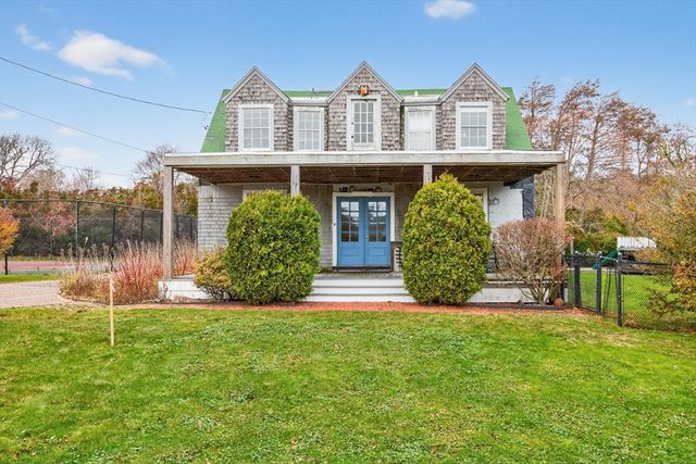 15 Hedge Lane, Falmouth, MA 02540