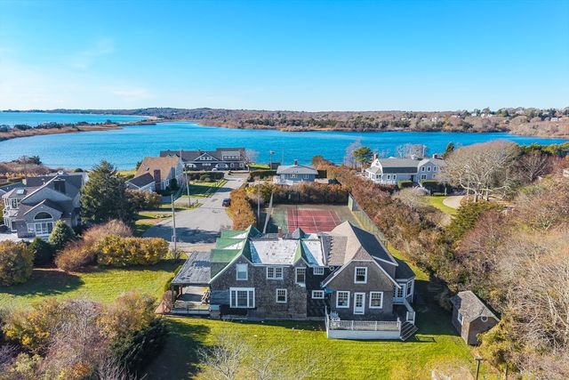 15 Hedge Lane, Falmouth, MA 02540
