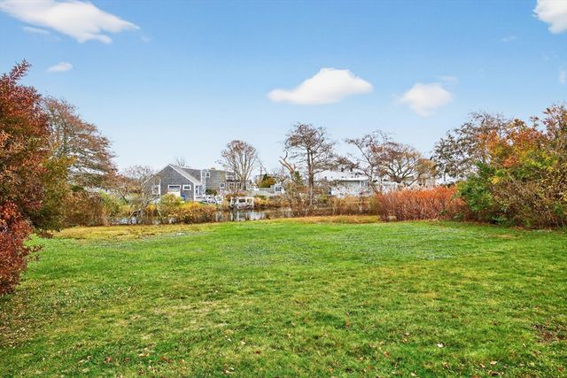 15 Hedge Lane, Falmouth, MA 02540