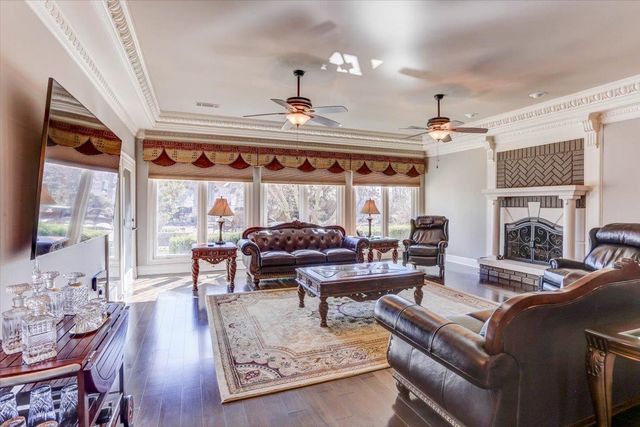 9141 FOREST BEND CT, Germantown, TN 38138