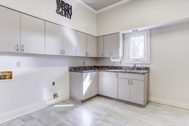 9141 FOREST BEND CT, Germantown, TN 38138