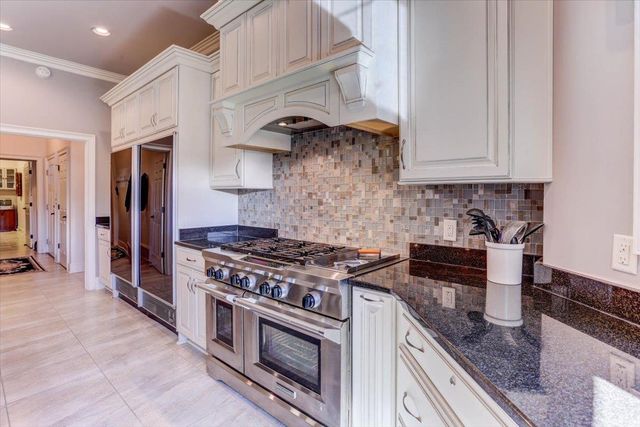 9141 FOREST BEND CT, Germantown, TN 38138