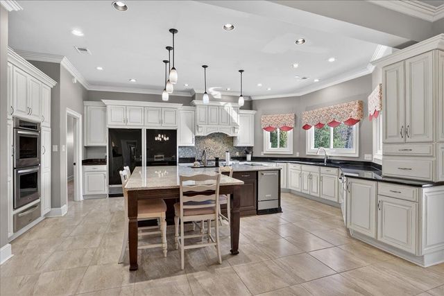 9141 FOREST BEND CT, Germantown, TN 38138