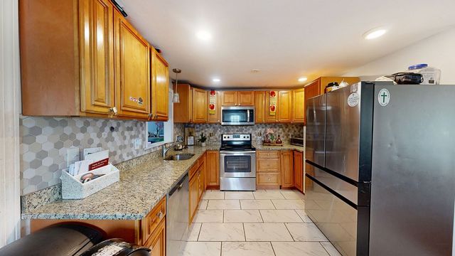 146 Fremont St, Taunton, MA 02780