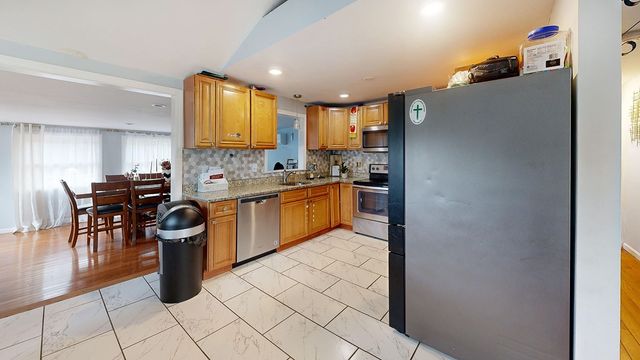 146 Fremont St, Taunton, MA 02780