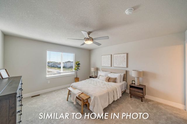 6928 Poppy Court, Johnston, IA 50131