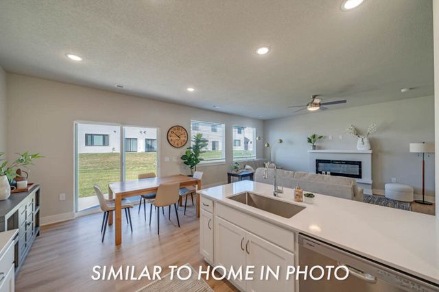 6928 Poppy Court, Johnston, IA 50131