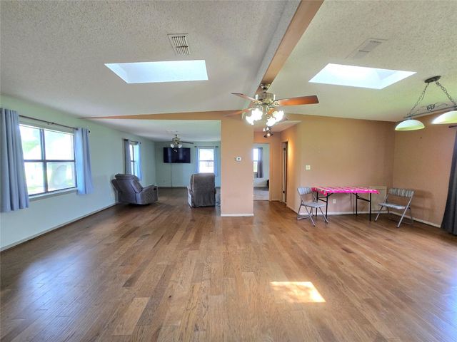 1495 W Bayshore Drive, Palacios, TX 77465