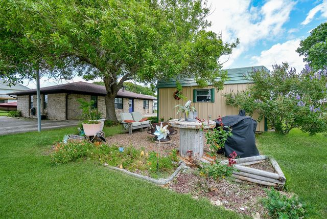 1495 W Bayshore Drive, Palacios, TX 77465