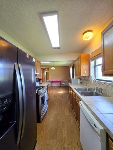 1495 W Bayshore Drive, Palacios, TX 77465