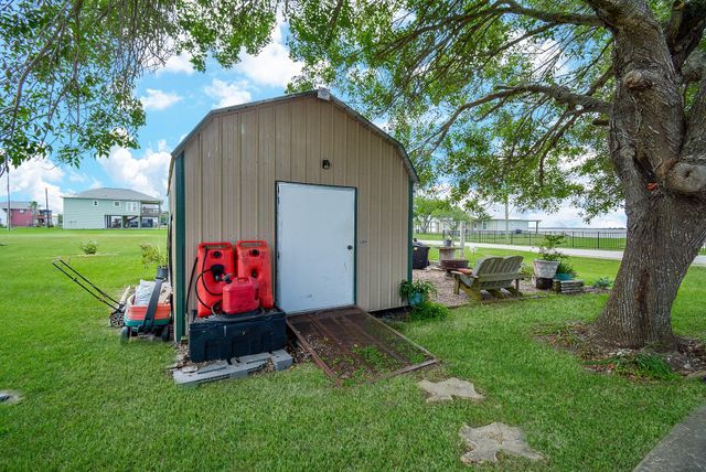 1495 W Bayshore Drive, Palacios, TX 77465