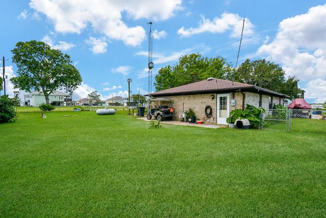 1495 W Bayshore Drive, Palacios, TX 77465