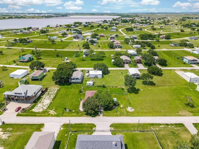 1495 W Bayshore Drive, Palacios, TX 77465