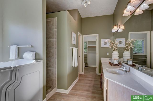 11426 Iowa Circle, Omaha, NE 68142