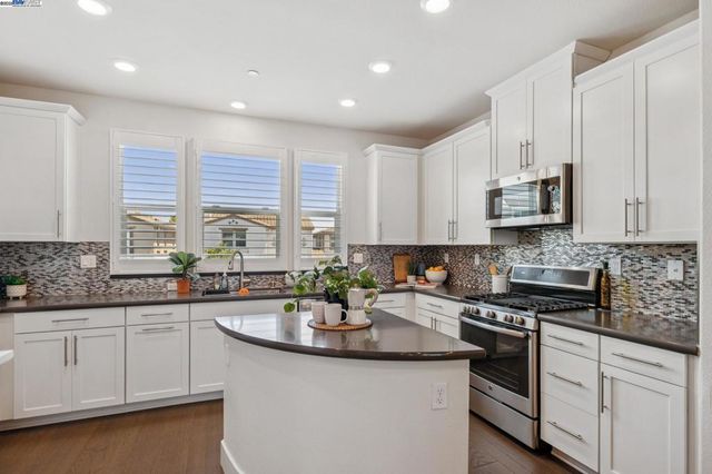 1815 Balsa St, Alameda, CA 94501