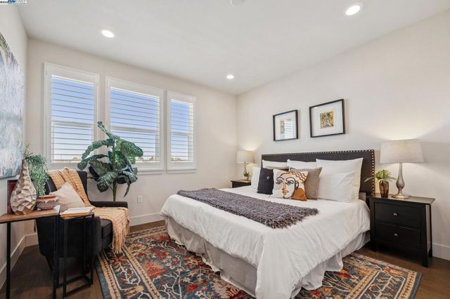 1815 Balsa St, Alameda, CA 94501