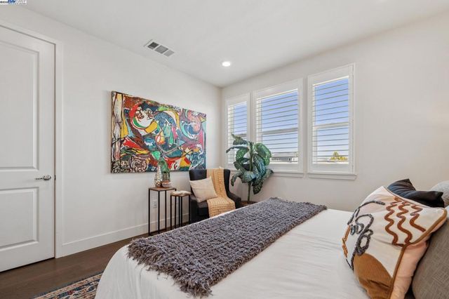 1815 Balsa St, Alameda, CA 94501