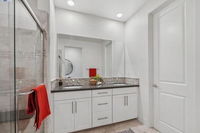 1815 Balsa St, Alameda, CA 94501
