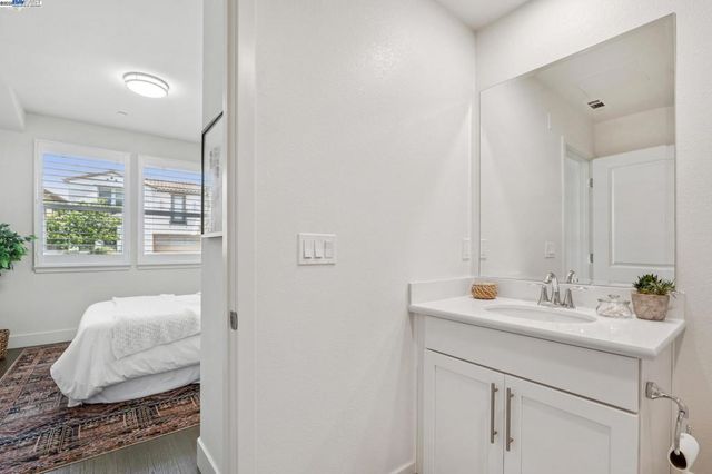 1815 Balsa St, Alameda, CA 94501