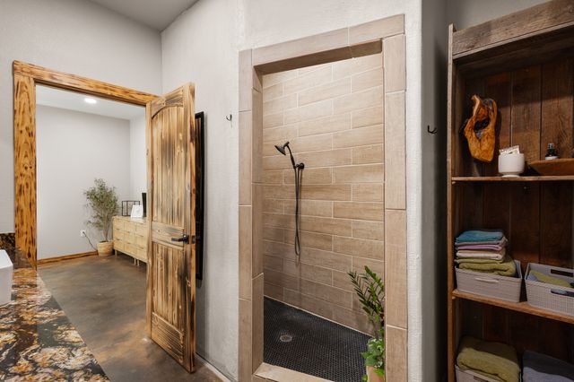 1501 Huddleston Road, Sunset, TX 76270