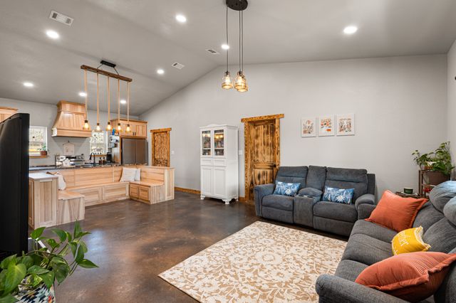 1501 Huddleston Road, Sunset, TX 76270