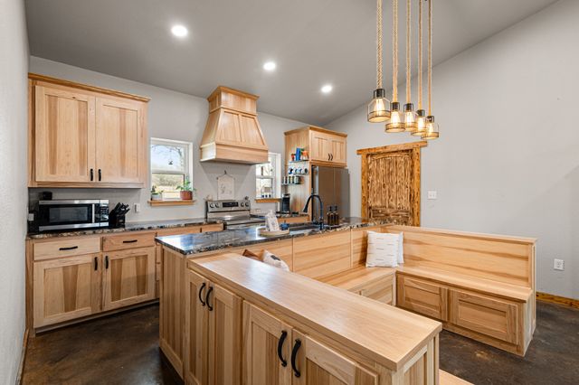 1501 Huddleston Road, Sunset, TX 76270