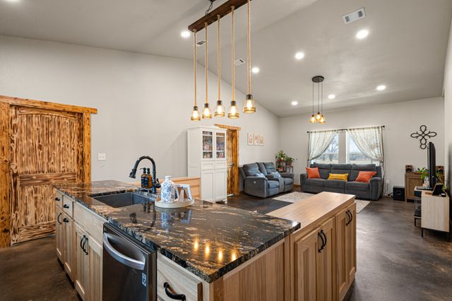 1501 Huddleston Road, Sunset, TX 76270