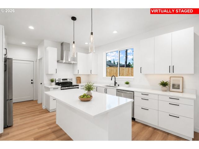 819 S NEVADA Dr, Longview, WA 98632