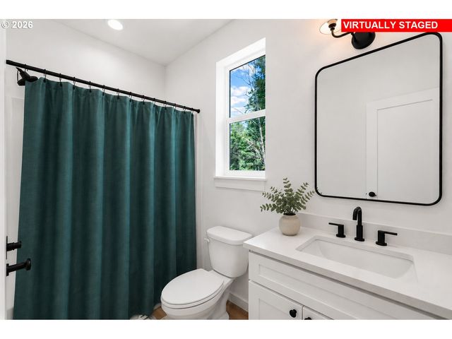 819 S NEVADA Dr, Longview, WA 98632