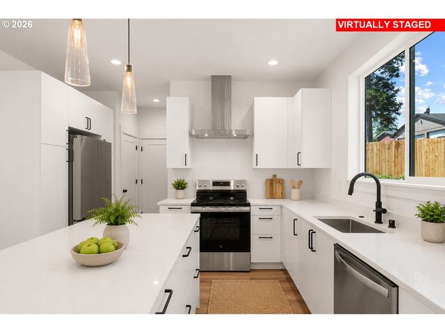 819 S NEVADA Dr, Longview, WA 98632