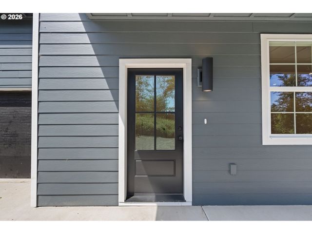 819 S NEVADA Dr, Longview, WA 98632