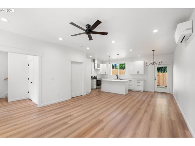 819 S NEVADA Dr, Longview, WA 98632