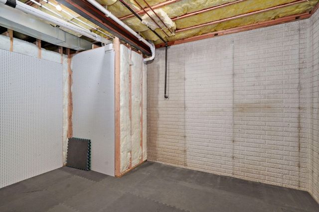 5252 S Holland Avenue, Springfield, MO 65810